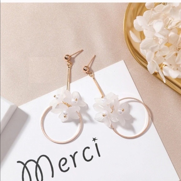 ❣NEW Buy one get one FREE earrings - Picture 5 of 8